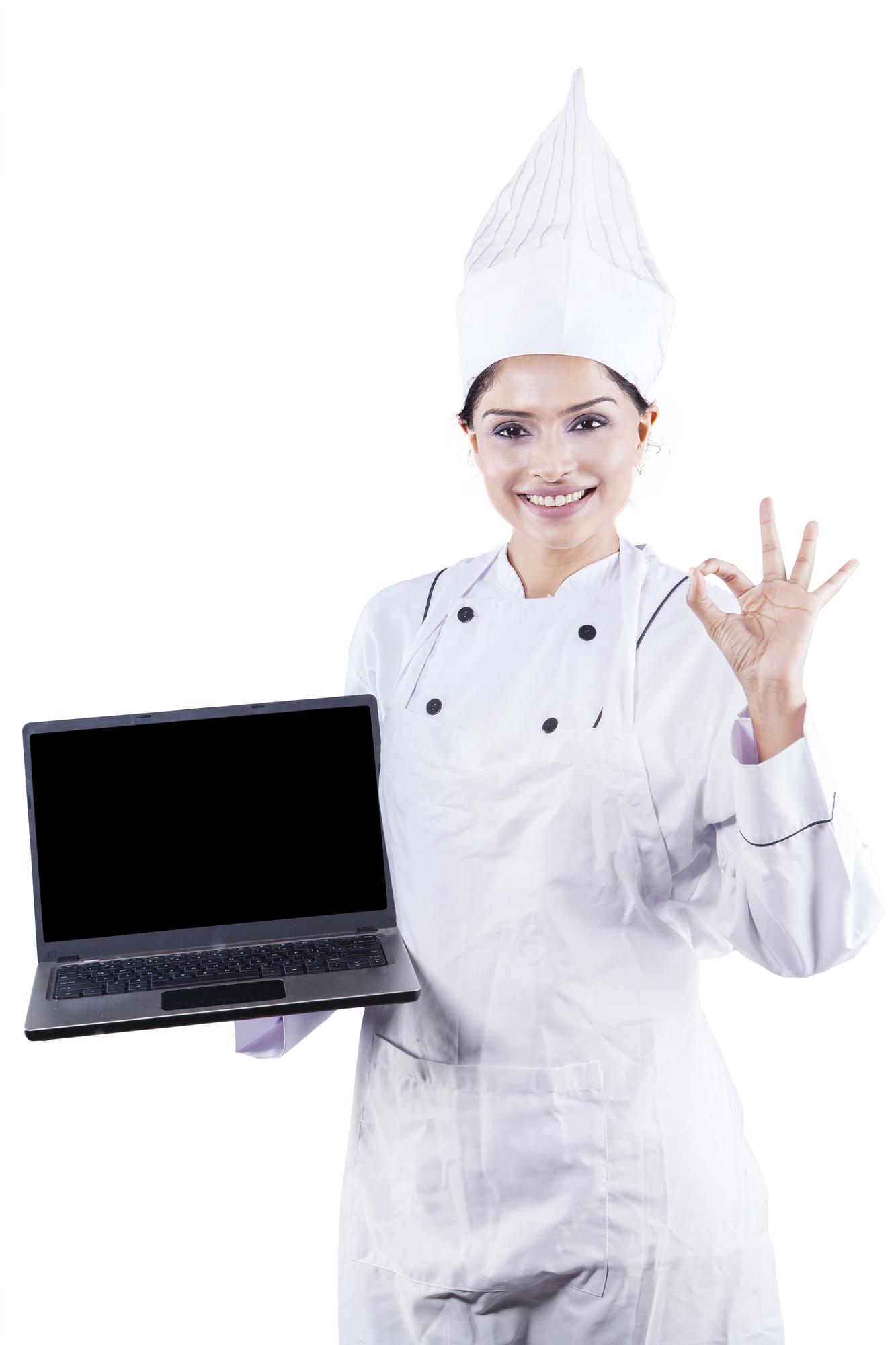 Chef che insegna una lezione di cucina su laptop